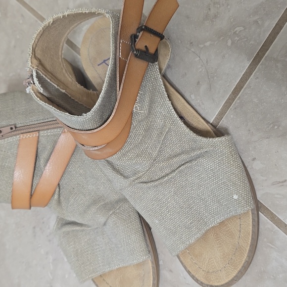 Khaki canvas with leather strap accent sandals - Picture 2 of 4